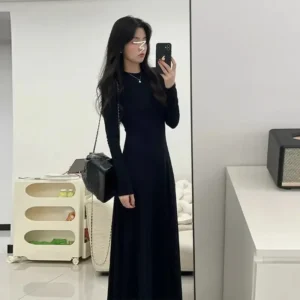 Black Long Sleeve Dress Hepburn Slim Fit Autumn Winter New Style Waist Cinching Slimming Base Layer French Long Dress